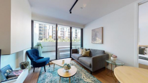 Modern Chic Claremont - 2 bedroom, 1 bathroom Sleeps 4 Balcony, Free Wi-Fi, Secure Car Park,Pet friendly, 190m to Train Station
